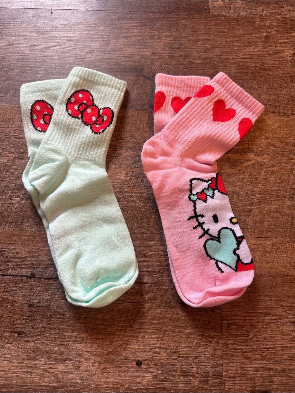 Hello Kitty Crew Socks - Pink & Mint Hearts (2-Pack)